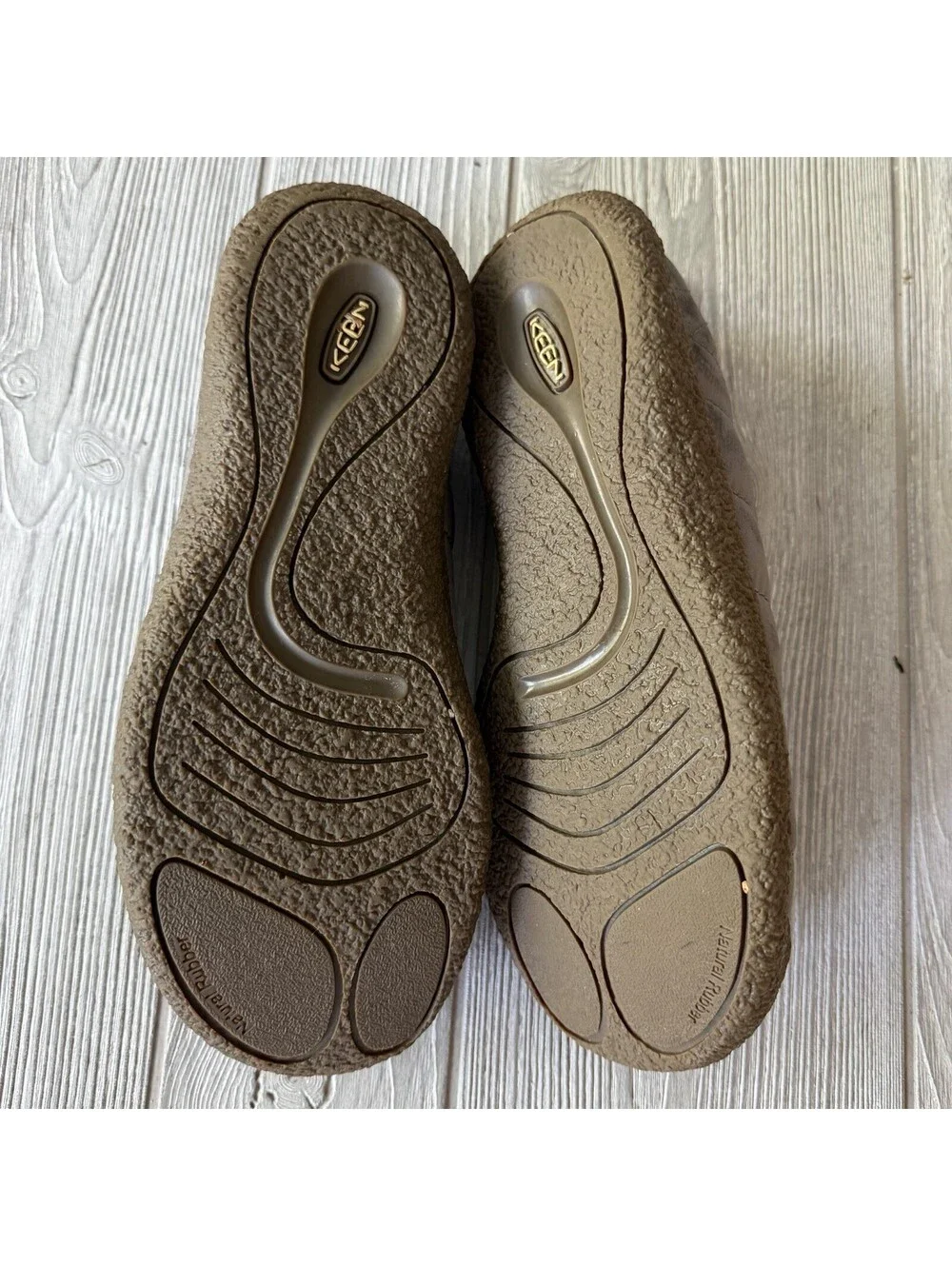 KEEN Cush Howser Men's 9 Quilted Slippers Slip-On Fleece Lined Camp Shoes Hike